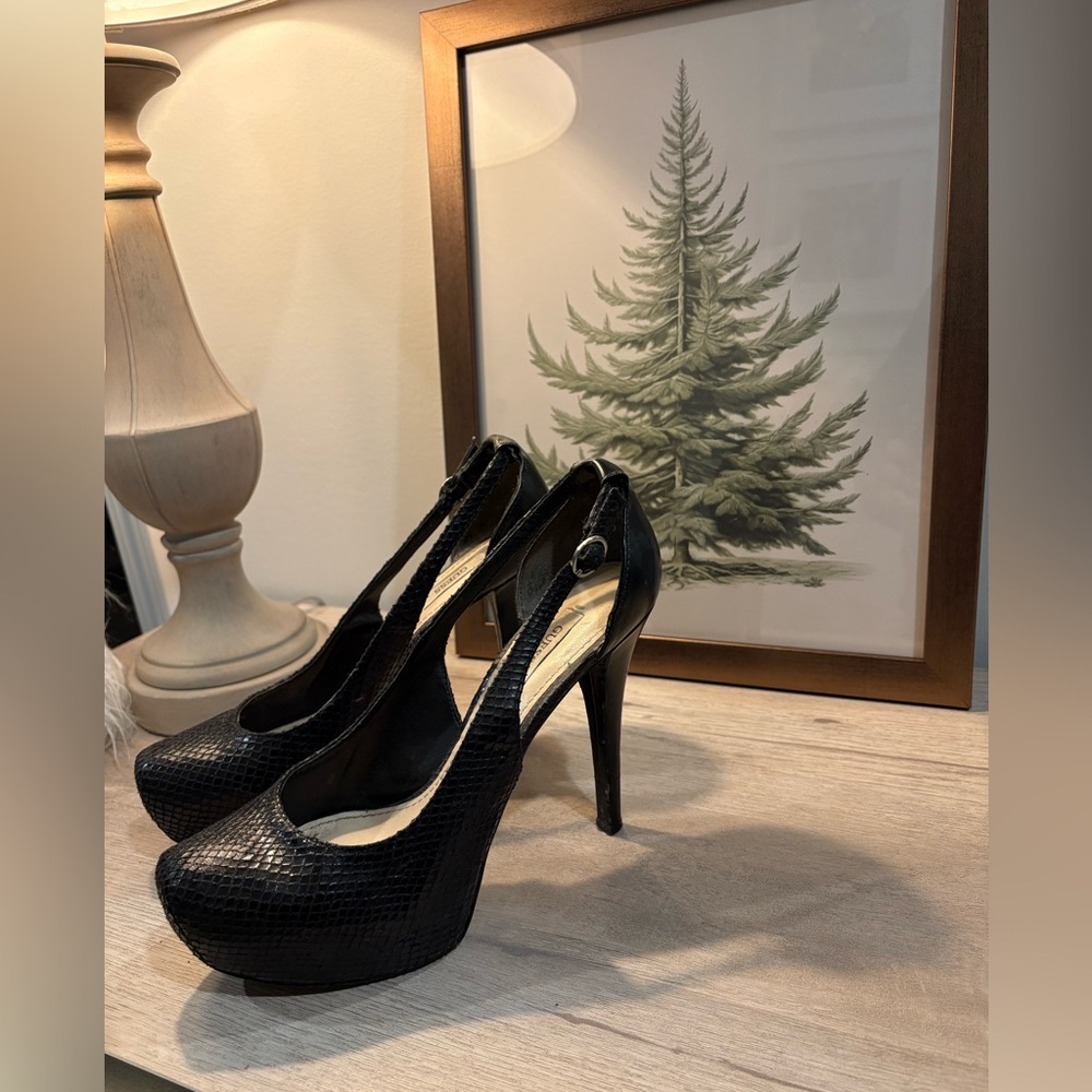 Guess Black Textured Heels